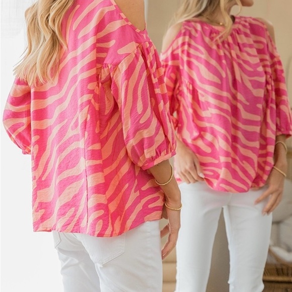 🔥🔥Pink Animal Print Top With Cold Shoulders Round Neck 1/2 Sleeve. - Picture 3 of 3